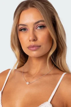 Center Stage Pearl Necklace