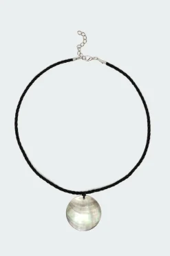 She Shell Twisted Cord Necklace